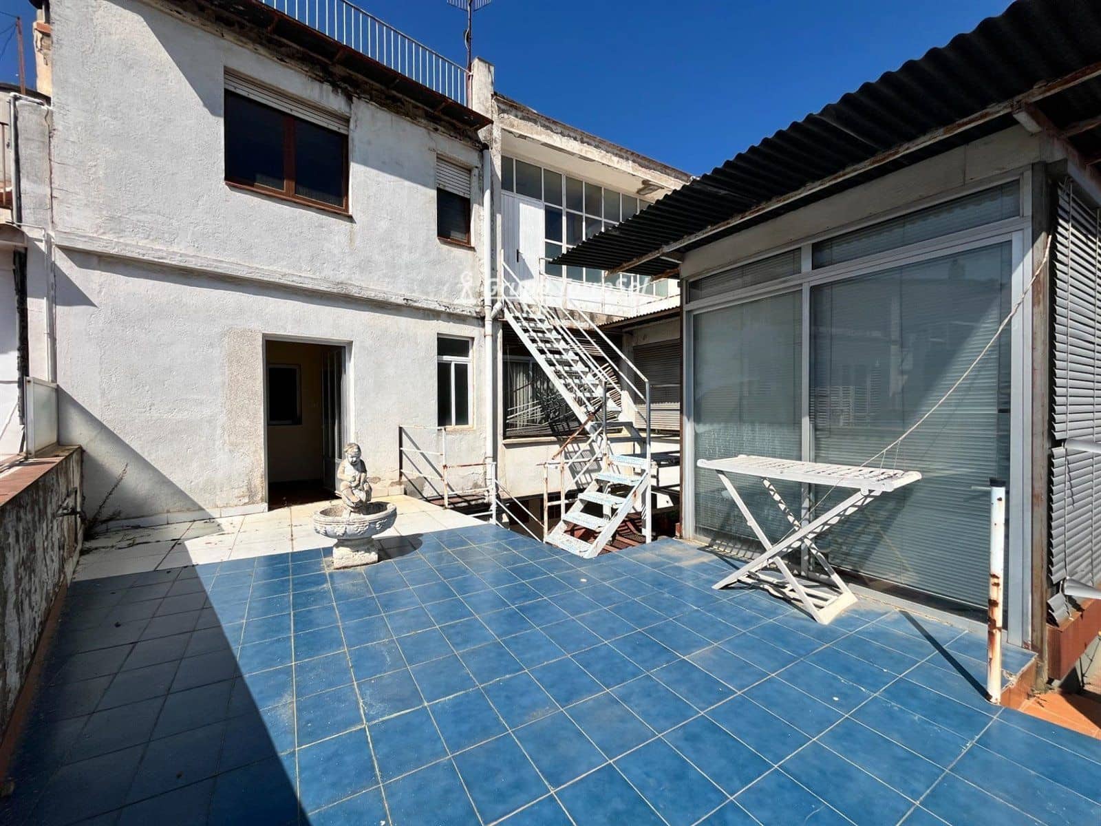 6 bedroom Villa for sale in Sant Sadurni d'Anoia with garage - € 300,000 (Ref: 9534621)