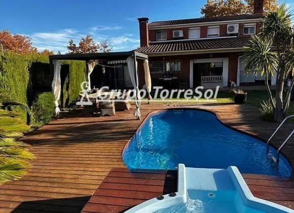 4 soveværelse Villa til salg i Calafell med swimmingpool garage - € 495.000 (Ref: 9534626)