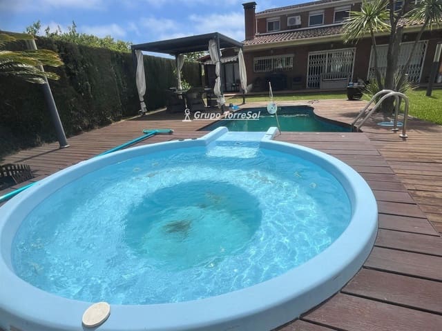 4 soveværelse Villa til salg i Calafell med swimmingpool garage - € 495.000 (Ref: 9534626)