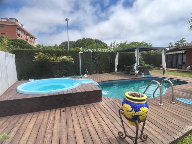4 soveværelse Villa til salg i Calafell med swimmingpool garage - € 495.000 (Ref: 9534626)