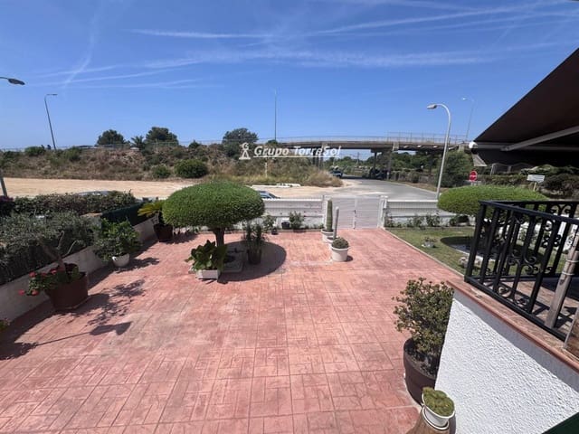 3 bedroom Villa for sale in Creixell with pool garage - € 490,000 (Ref: 9534627)