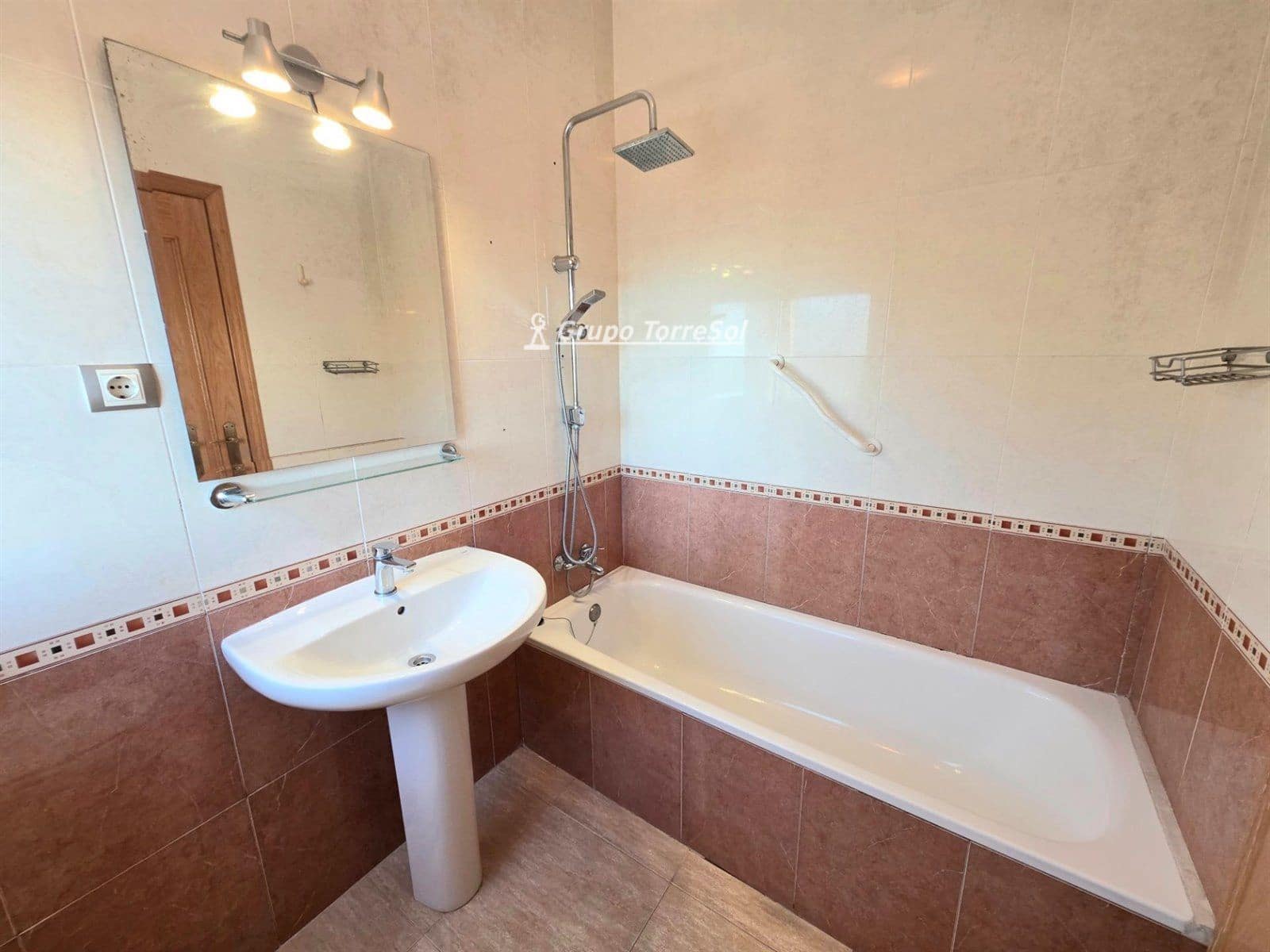 4 soveværelse Byhus til salg i La Pobla de Montornes med garage - € 270.000 (Ref: 9534636)