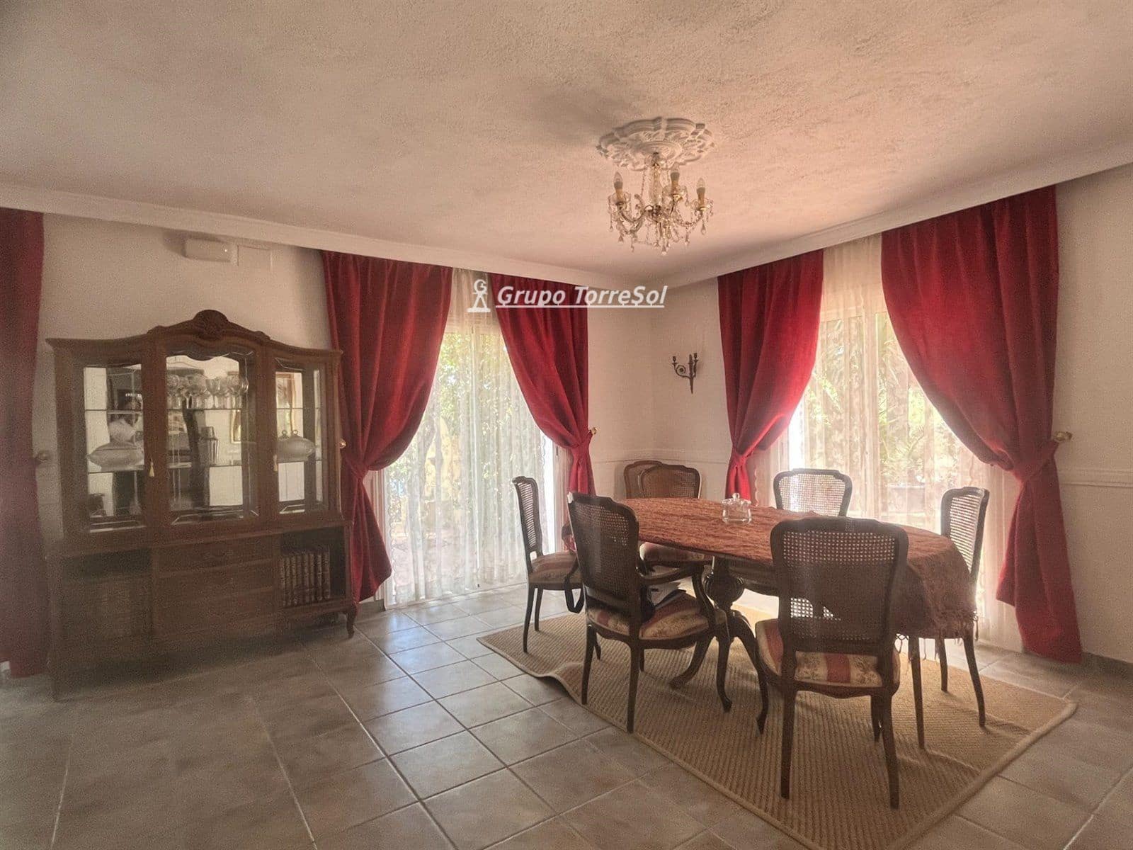 4 soverom Villa til salgs i Banyeres del Penedes med svømmebasseng - € 520 000 (Ref: 9534644)