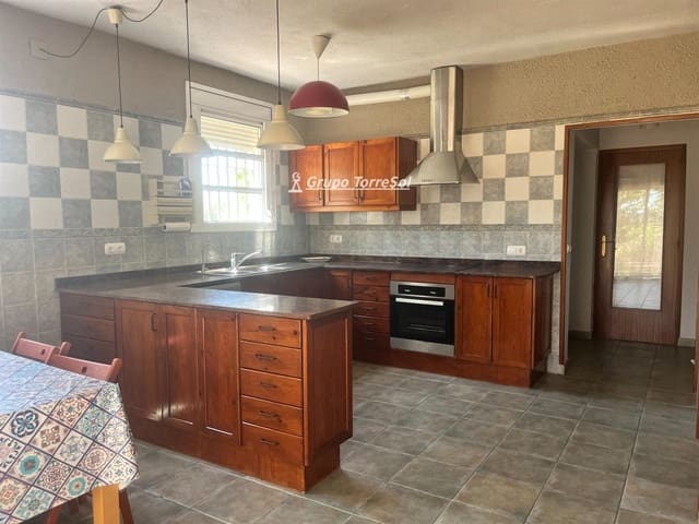 4 soverom Villa til salgs i Banyeres del Penedès med svømmebasseng - € 520 000 (Ref: 9534644)