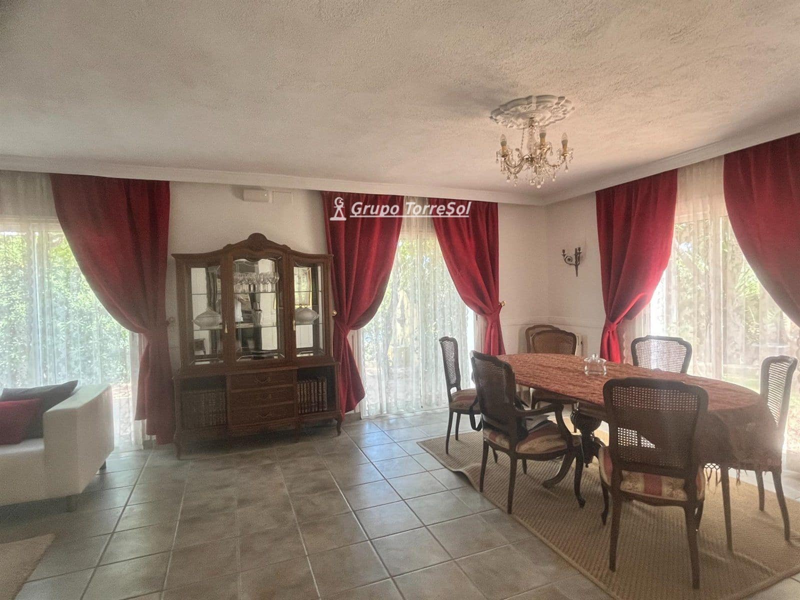 4 soverom Villa til salgs i Banyeres del Penedes med svømmebasseng - € 520 000 (Ref: 9534644)