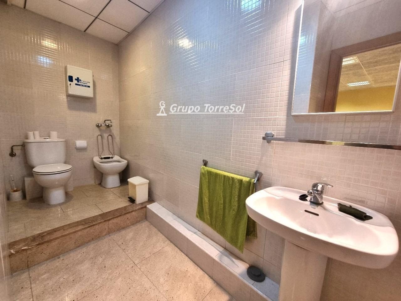 Commercial for rent in Torredembarra - € 1,800 (Ref: 9534660)