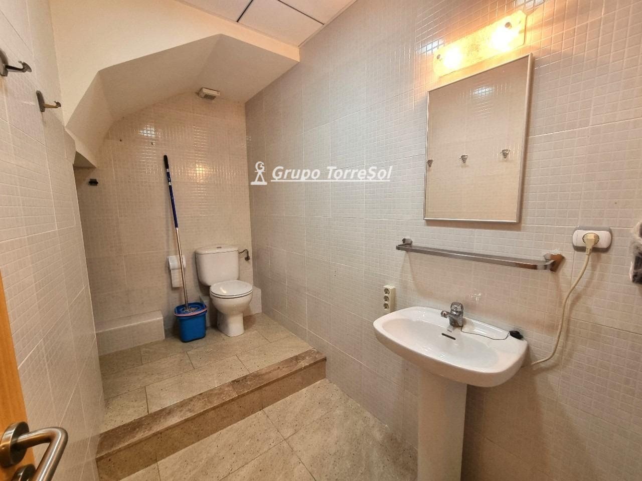 Commercial for rent in Torredembarra - € 1,800 (Ref: 9534660)