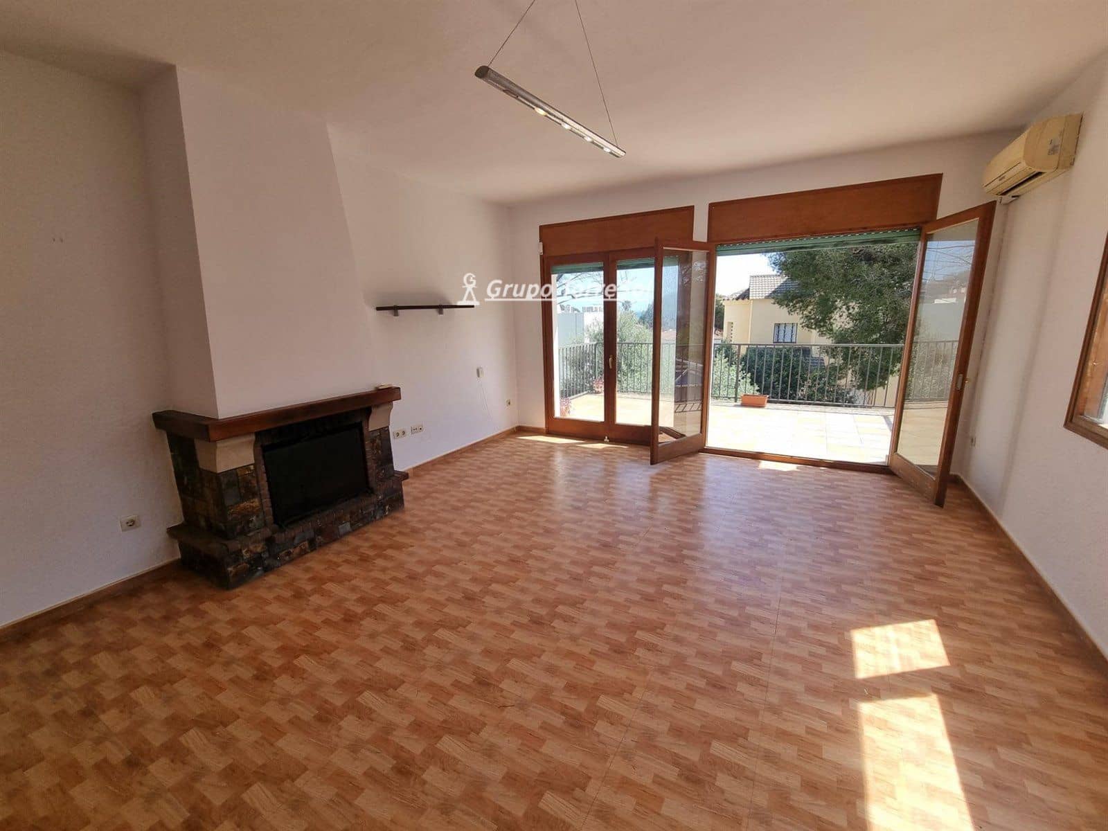 4 bedroom Villa for sale in Torredembarra with garage - € 400,000 (Ref: 9534661)