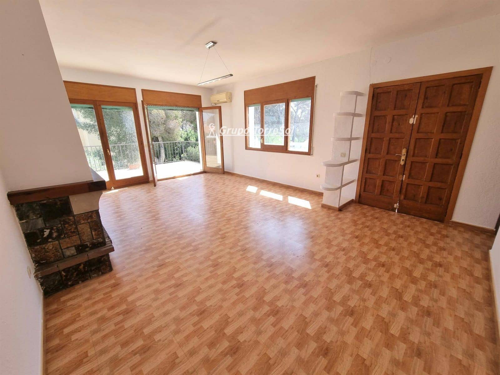 4 bedroom Villa for sale in Torredembarra with garage - € 400,000 (Ref: 9534661)