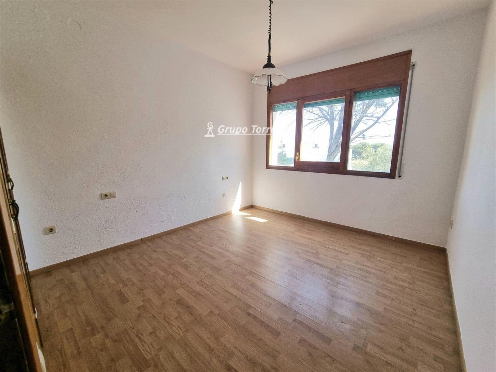 4 bedroom Villa for sale in Torredembarra with garage - € 400,000 (Ref: 9534661)