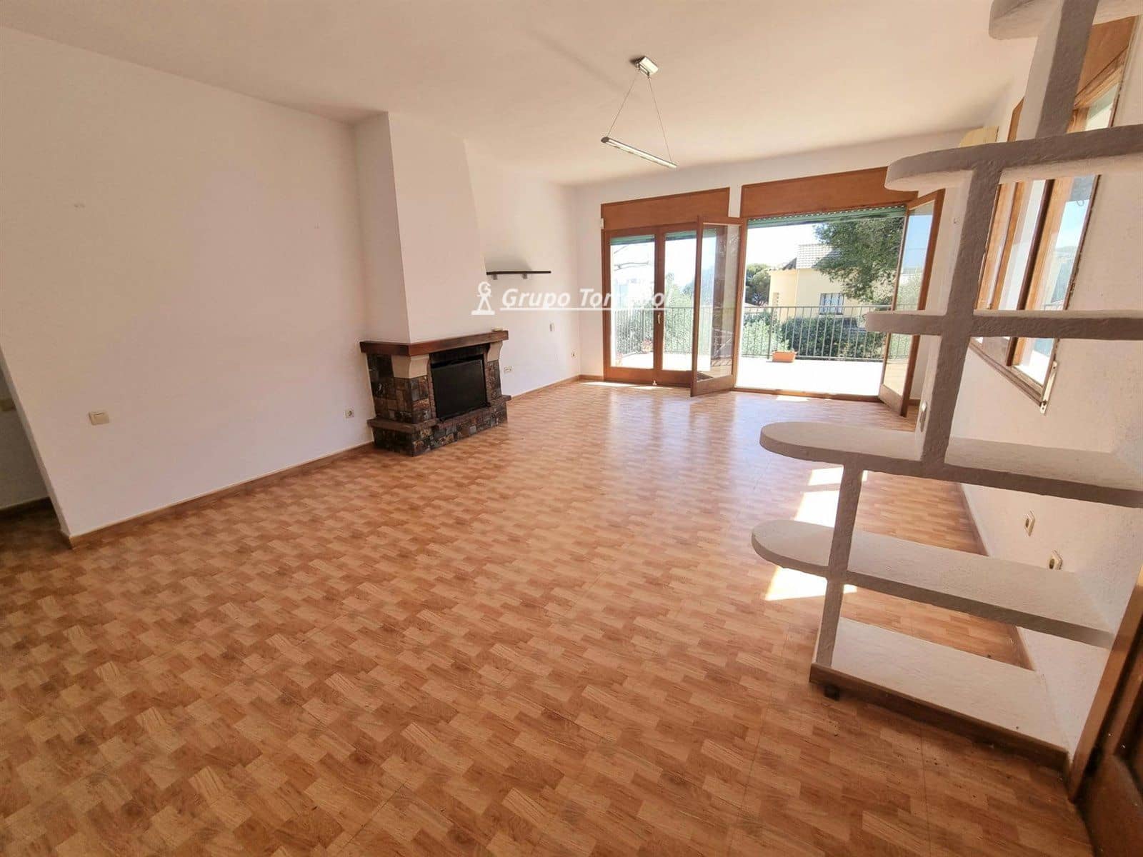 4 bedroom Villa for sale in Torredembarra with garage - € 400,000 (Ref: 9534661)