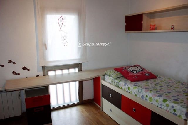 3 bedroom Townhouse for sale in Torredembarra with pool garage - € 250,000 (Ref: 9534670)