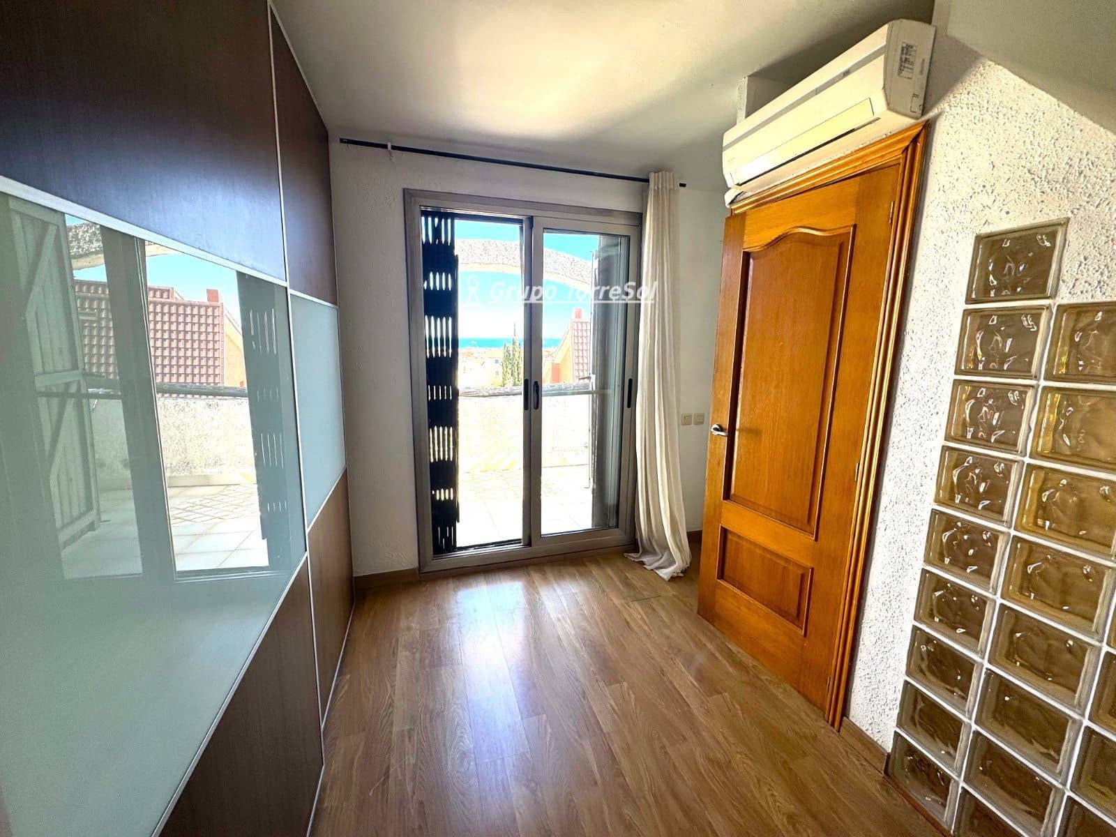 3 bedroom Townhouse for sale in Torredembarra with pool garage - € 250,000 (Ref: 9534670)