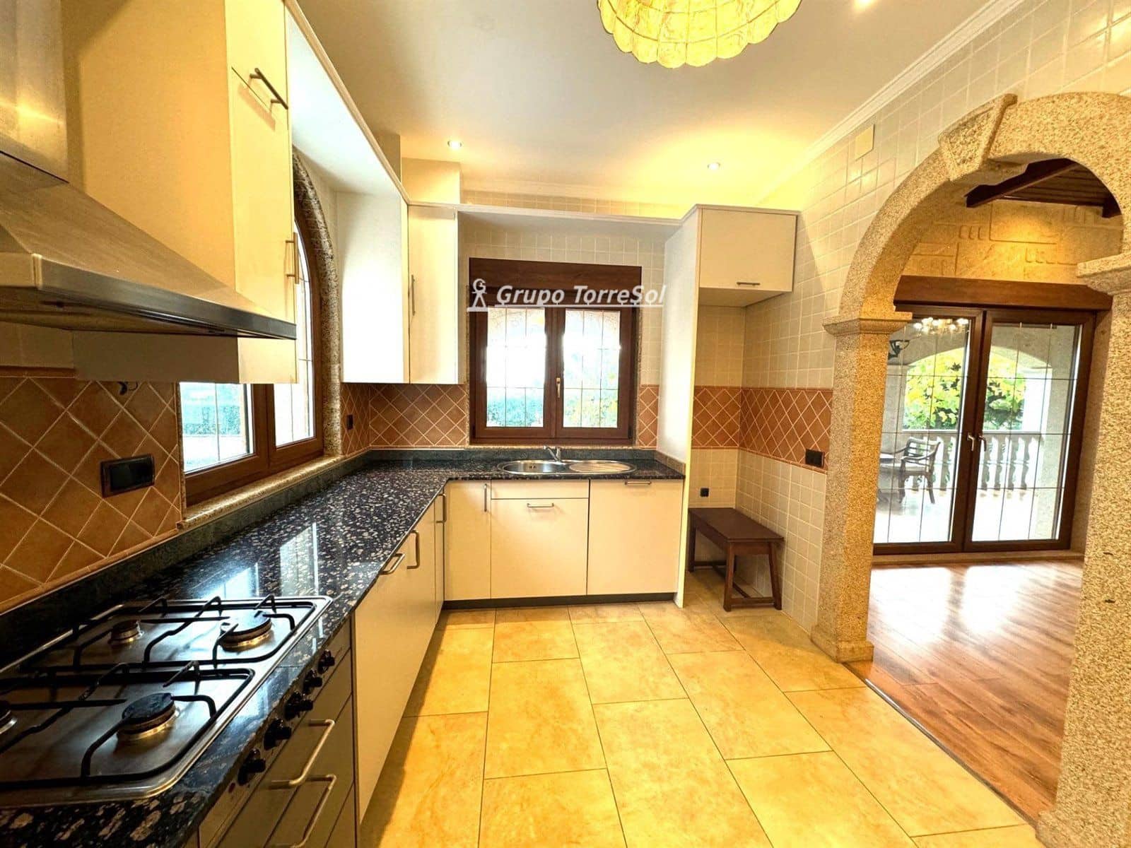 Chalet de 3 habitaciones en Alcover en venta con piscina garaje - 455.000 € (Ref: 9534687)