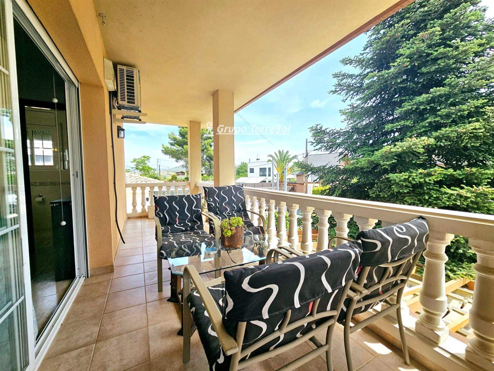 4 quarto Moradia para venda em Canyelles com piscina garagem - 430 000 € (Ref: 9534707)