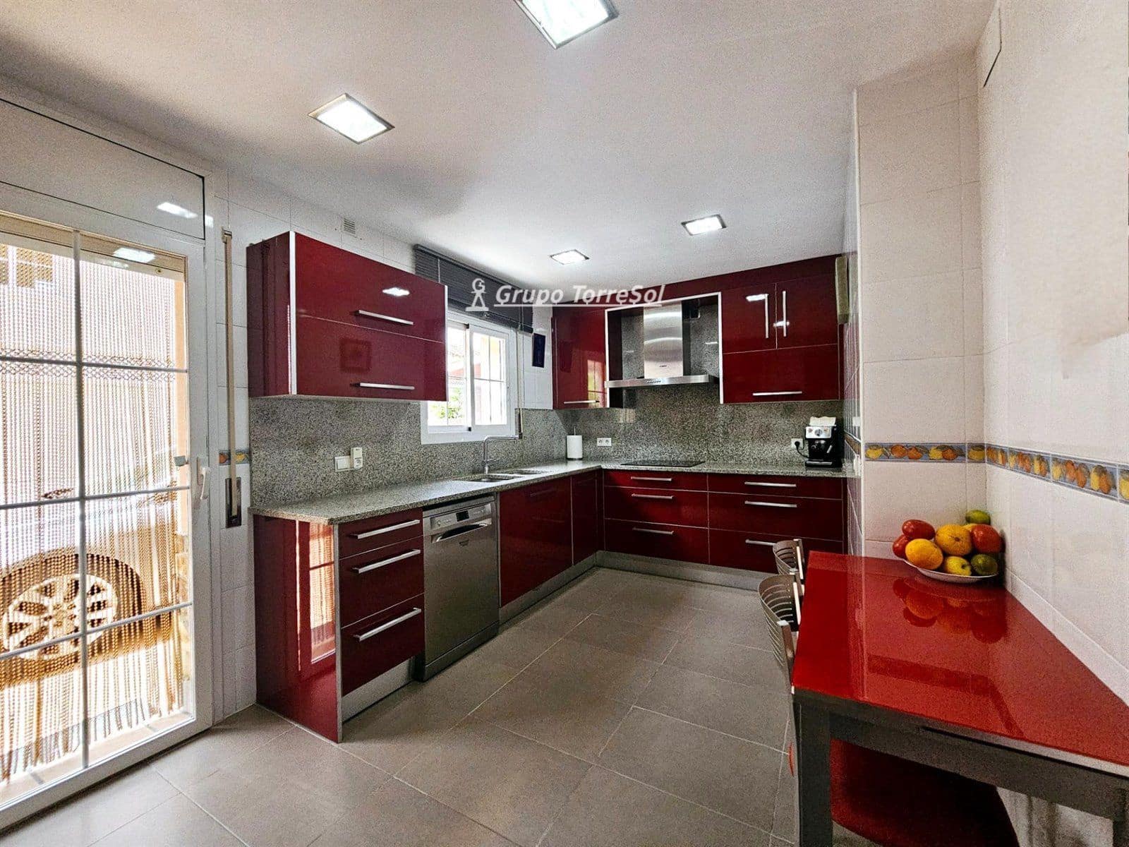 4 quarto Moradia para venda em Canyelles com piscina garagem - 430 000 € (Ref: 9534707)