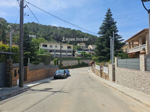 4 quarto Moradia para venda em Canyelles com piscina garagem - 430 000 € (Ref: 9534707)