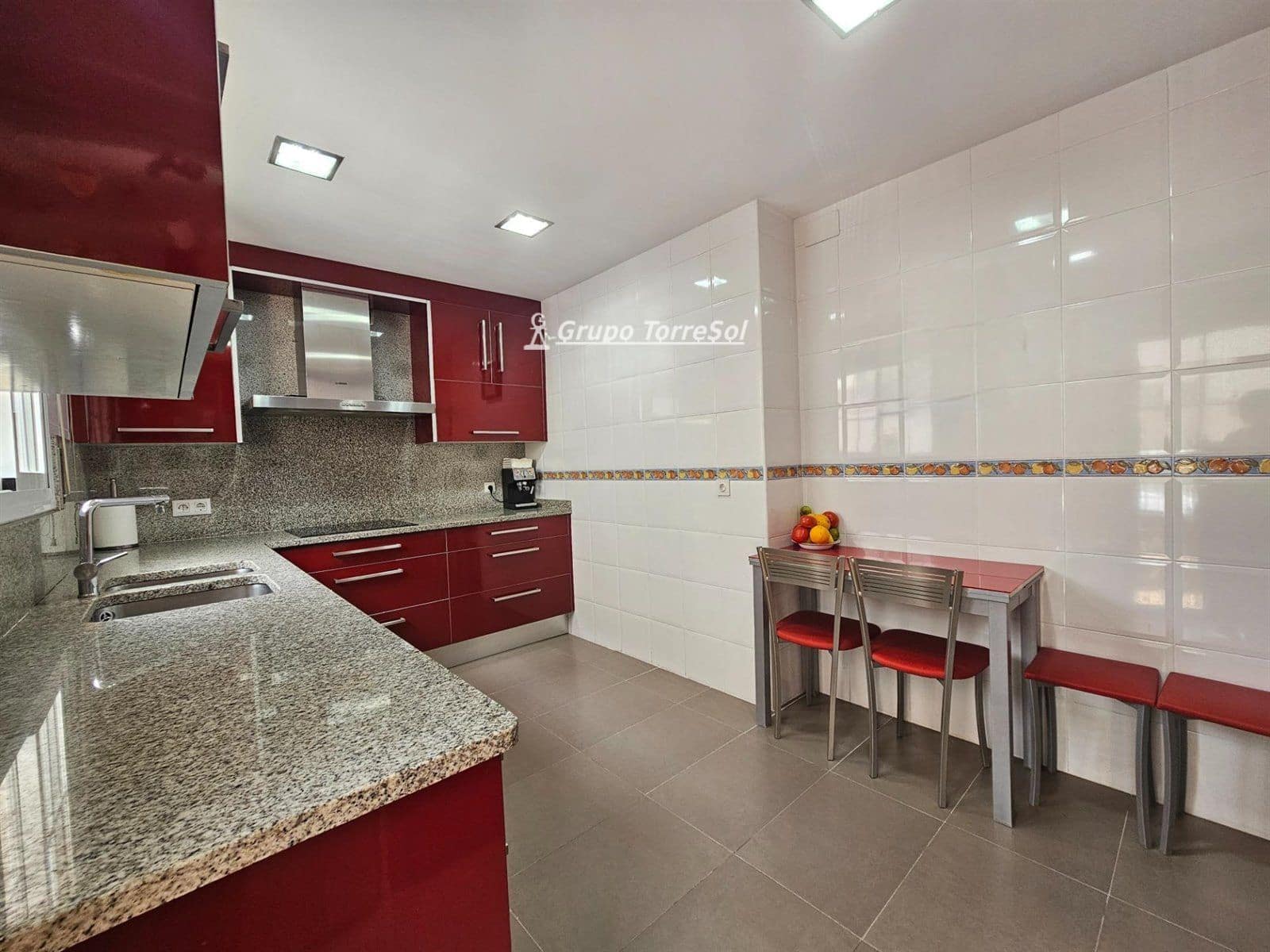 4 quarto Moradia para venda em Canyelles com piscina garagem - 430 000 € (Ref: 9534707)