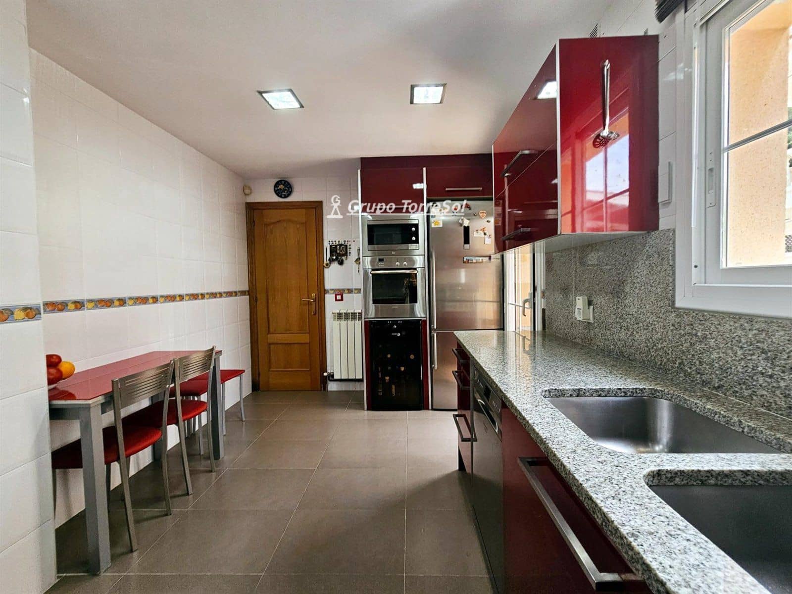 4 quarto Moradia para venda em Canyelles com piscina garagem - 430 000 € (Ref: 9534707)