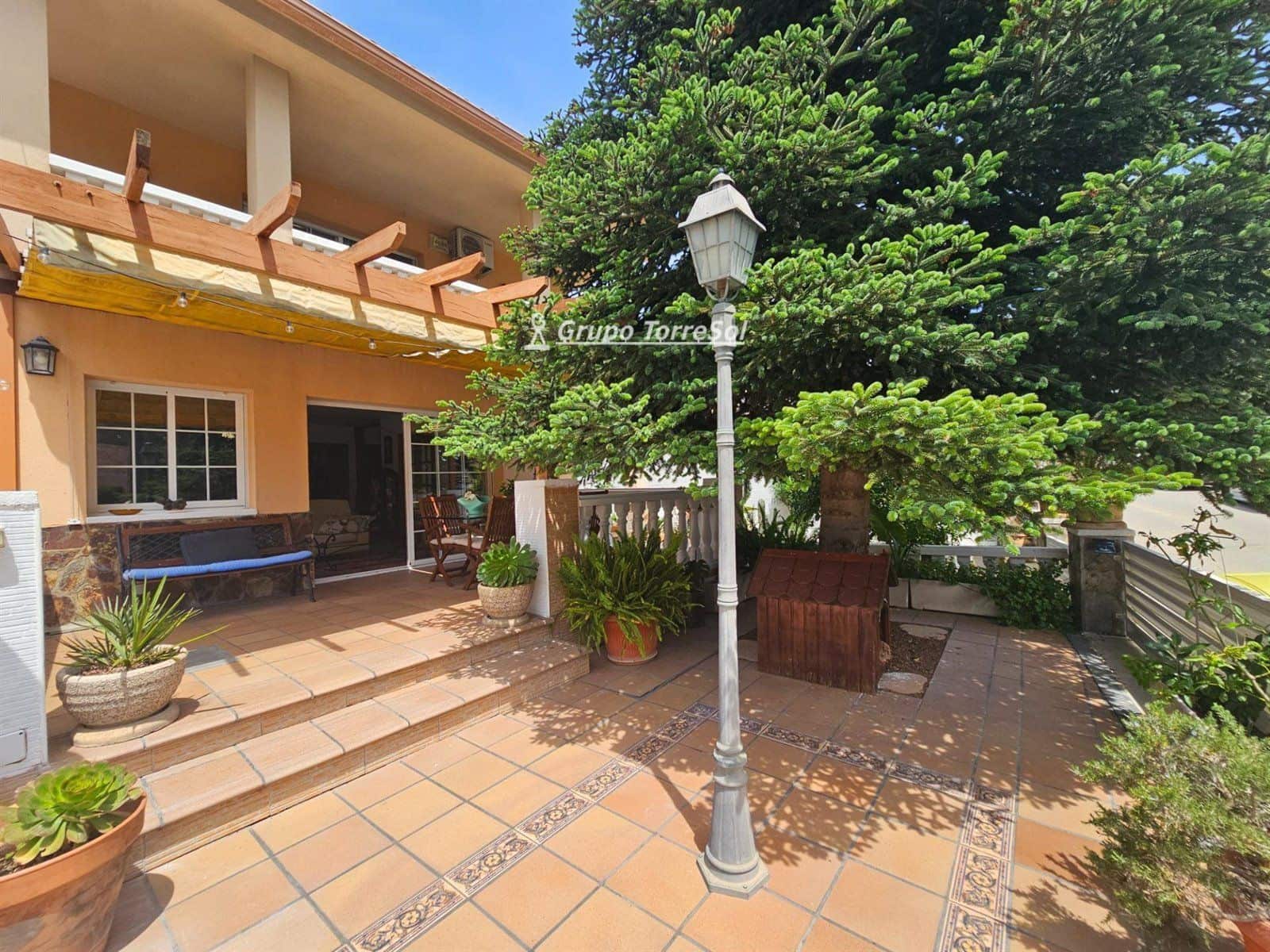 4 quarto Moradia para venda em Canyelles com piscina garagem - 430 000 € (Ref: 9534707)