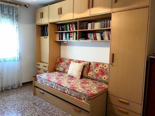 5 bedroom Villa for sale in Creixell - € 278,000 (Ref: 9534723)