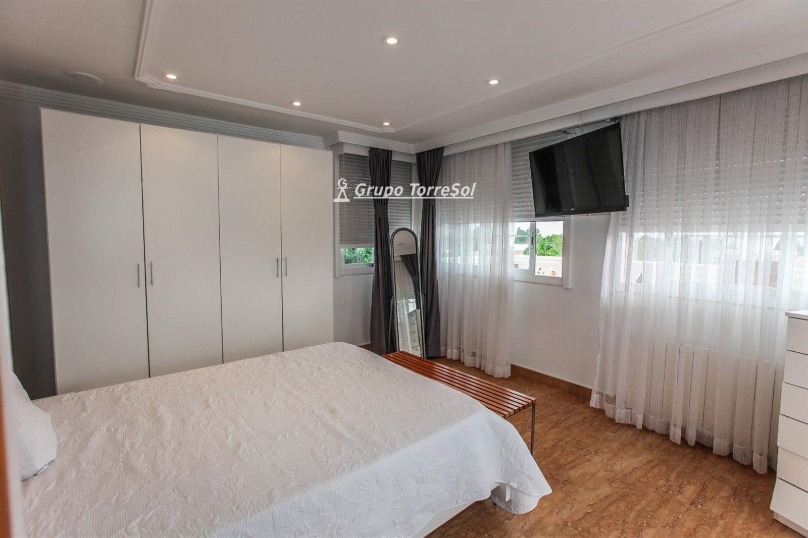 5 soverom Villa til salgs i Roda de Bara med svømmebasseng garasje - € 690 000 (Ref: 9536162)