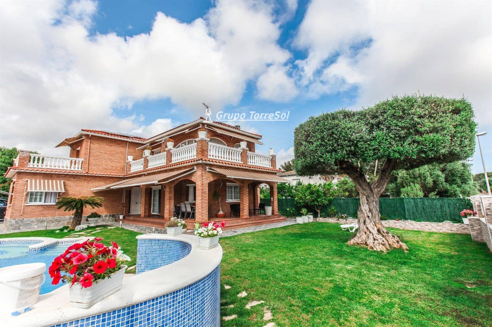 5 soverom Villa til salgs i Roda de Bara med svømmebasseng garasje - € 690 000 (Ref: 9536162)