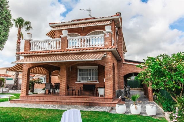 5 soverom Villa til salgs i Roda de Barà med svømmebasseng garasje - € 690 000 (Ref: 9536162)