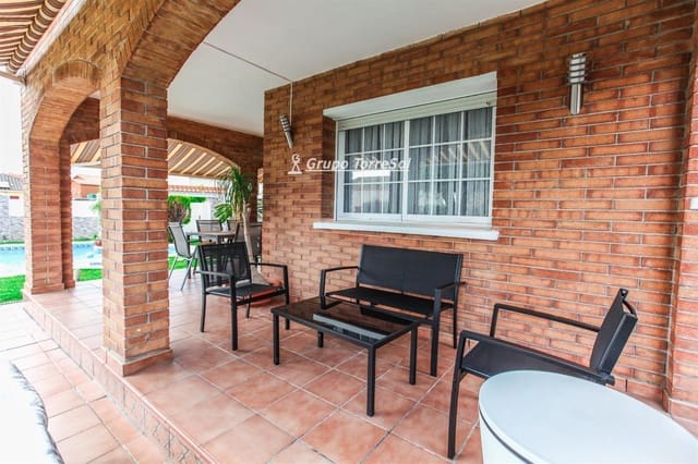 5 soverom Villa til salgs i Roda de Barà med svømmebasseng garasje - € 690 000 (Ref: 9536162)