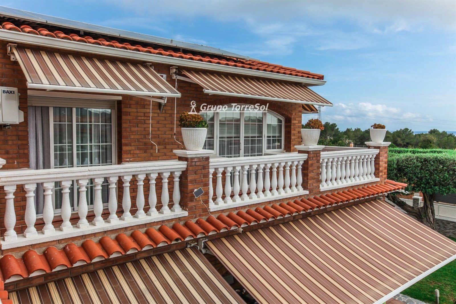 5 soverom Villa til salgs i Roda de Bara med svømmebasseng garasje - € 690 000 (Ref: 9536162)