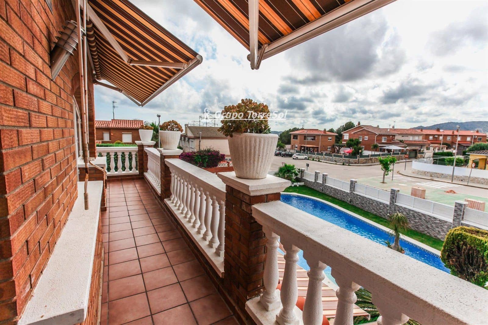 5 soverom Villa til salgs i Roda de Bara med svømmebasseng garasje - € 690 000 (Ref: 9536162)