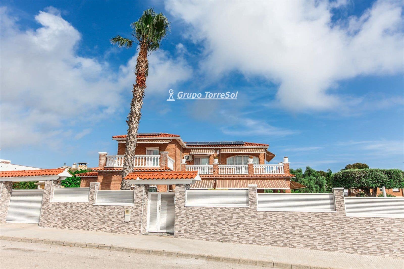 5 soverom Villa til salgs i Roda de Bara med svømmebasseng garasje - € 690 000 (Ref: 9536162)