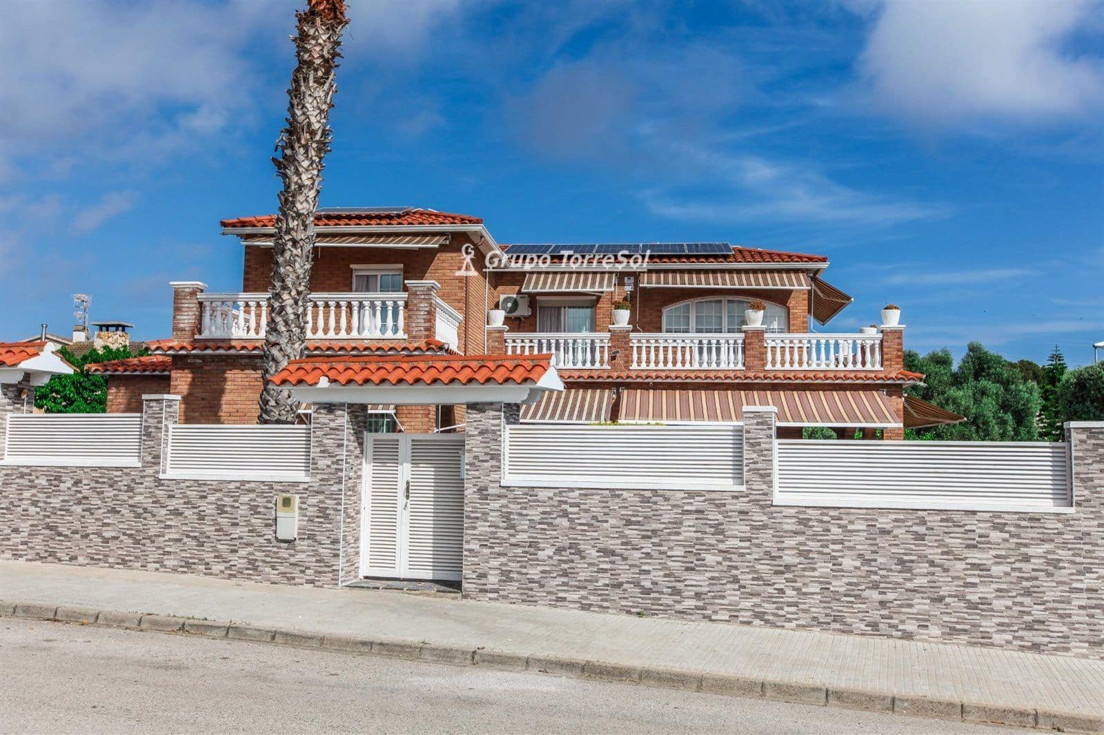 5 soverom Villa til salgs i Roda de Bara med svømmebasseng garasje - € 690 000 (Ref: 9536162)