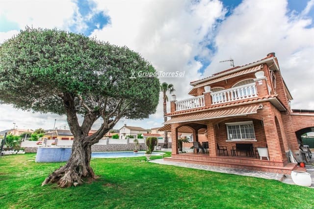 5 soverom Villa til salgs i Roda de Barà med svømmebasseng garasje - € 690 000 (Ref: 9536162)