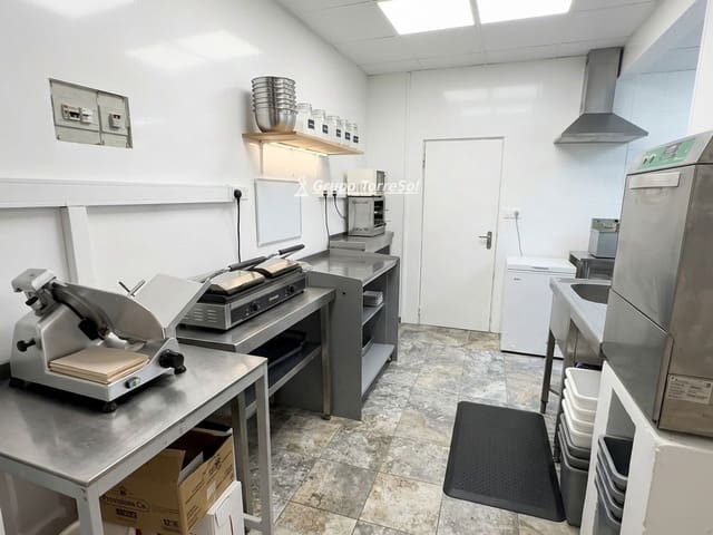 Commerciale in vendita in Cunit - 259.000 € (Rif: 9536165)