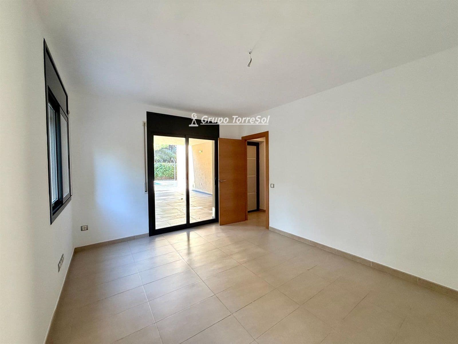 5 slaapkamer Villa te koop in El Vendrell met zwembad garage - € 430.000 (Ref: 9536171)