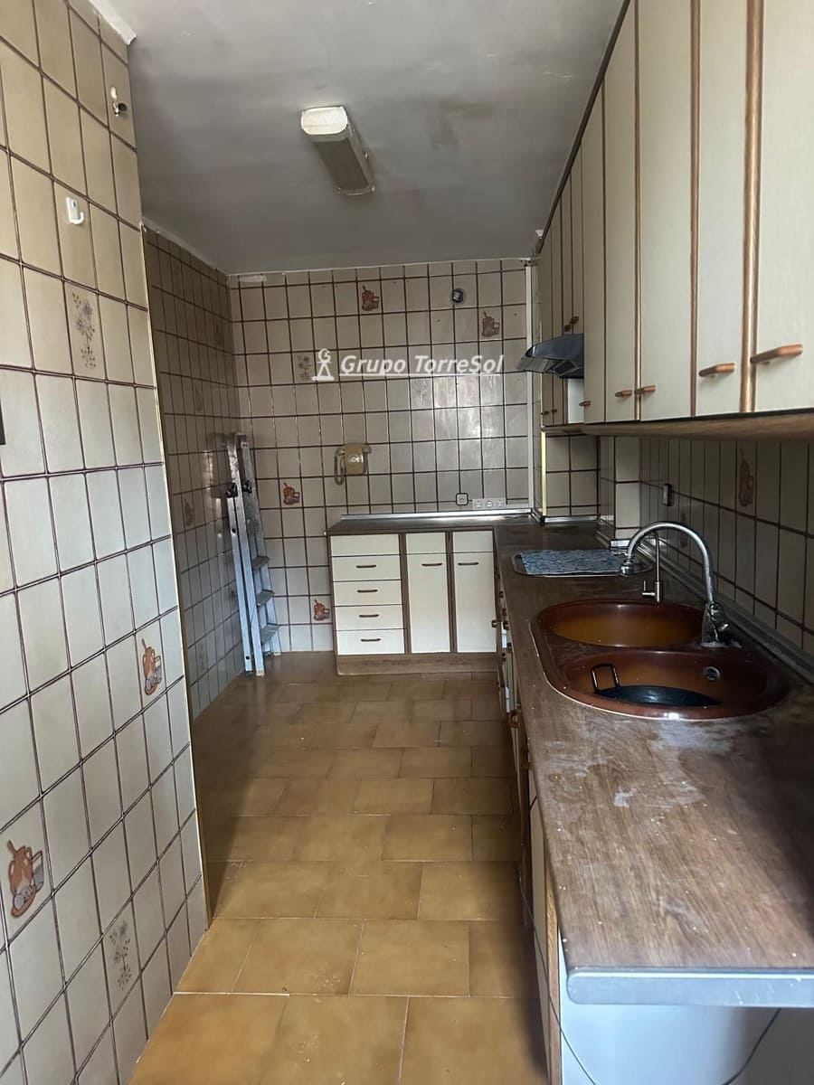 4 slaapkamer Flat te koop in L'Hospitalet de Llobregat - € 330.000 (Ref: 9536174)