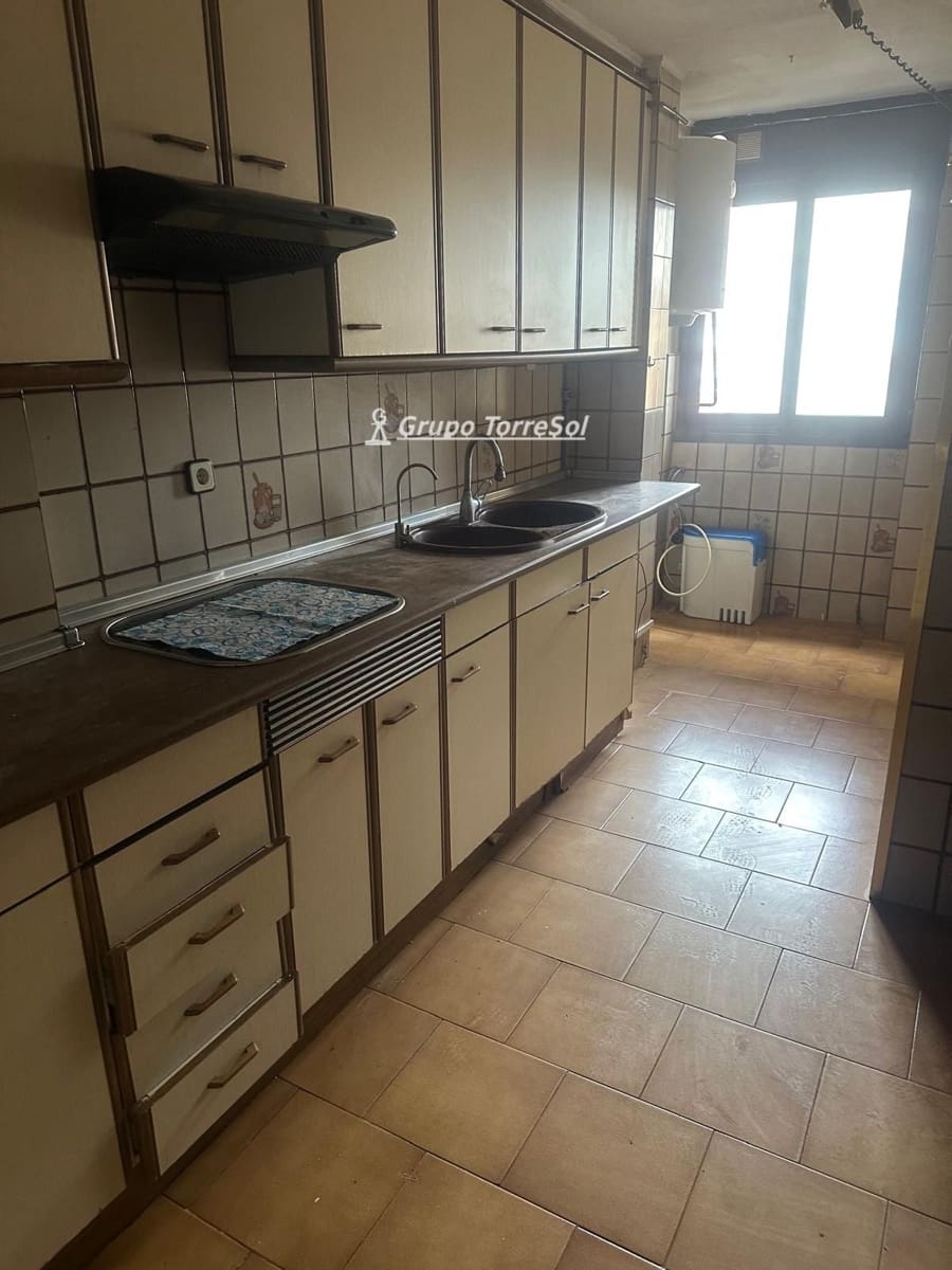 4 slaapkamer Flat te koop in L'Hospitalet de Llobregat - € 330.000 (Ref: 9536174)