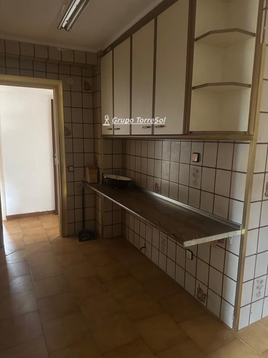 4 slaapkamer Flat te koop in L'Hospitalet de Llobregat - € 330.000 (Ref: 9536174)