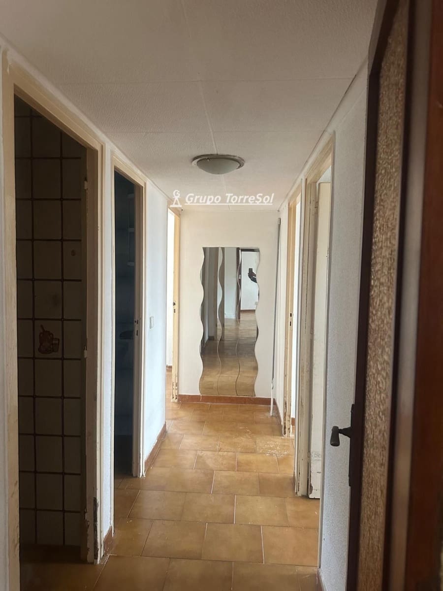 4 slaapkamer Flat te koop in L'Hospitalet de Llobregat - € 330.000 (Ref: 9536174)