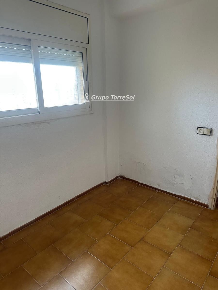 4 slaapkamer Flat te koop in L'Hospitalet de Llobregat - € 330.000 (Ref: 9536174)