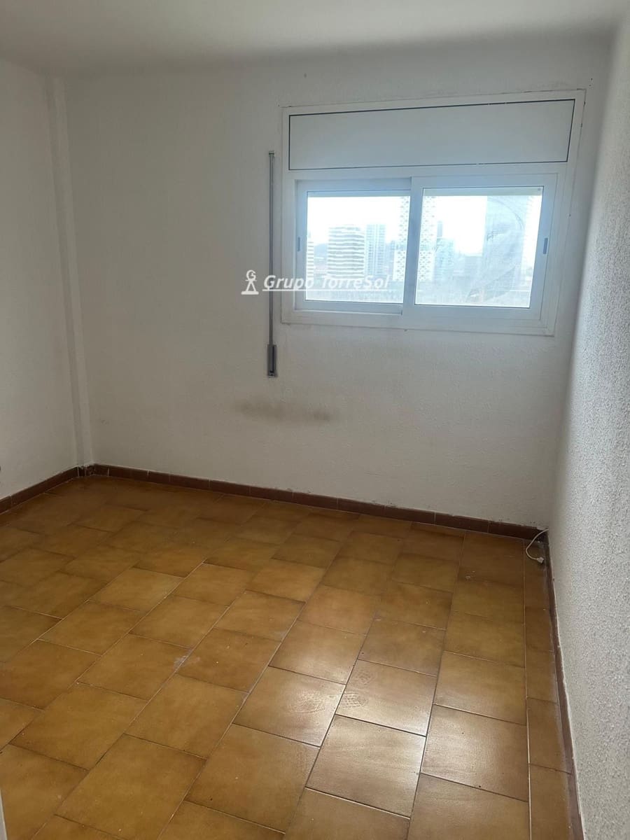 4 slaapkamer Flat te koop in L'Hospitalet de Llobregat - € 330.000 (Ref: 9536174)