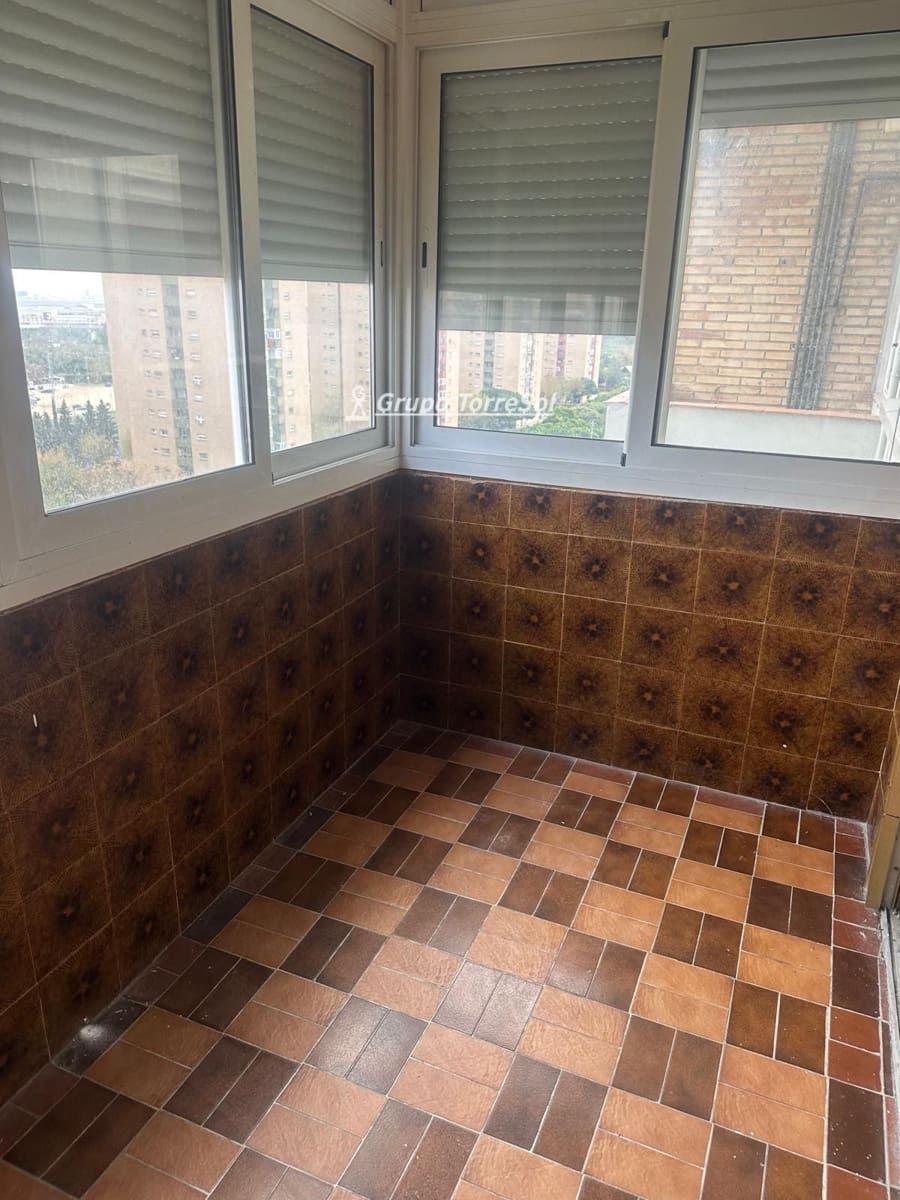 4 slaapkamer Flat te koop in L'Hospitalet de Llobregat - € 330.000 (Ref: 9536174)