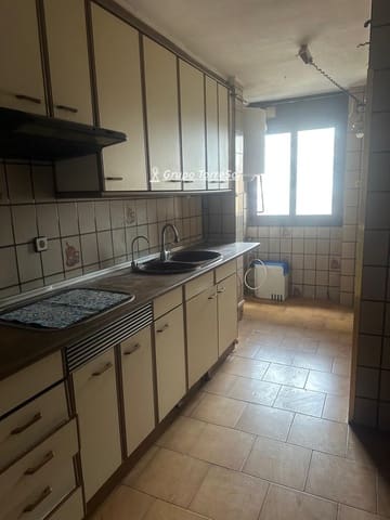 4 slaapkamer Flat te koop in L'Hospitalet de Llobregat - € 330.000 (Ref: 9536174)