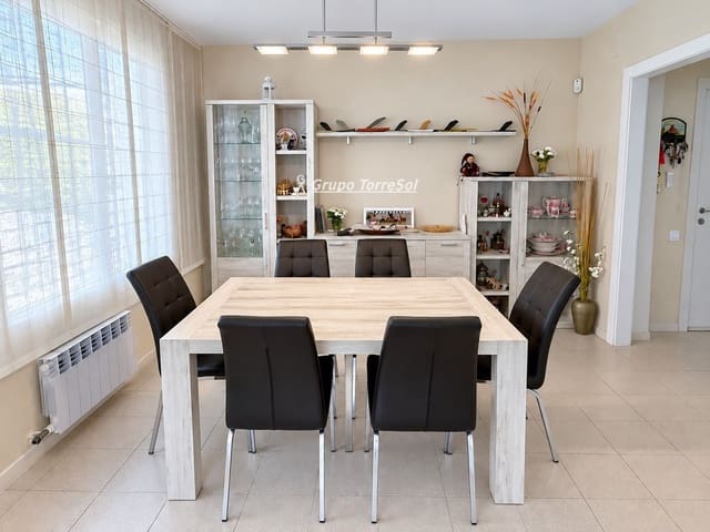 4 chambre Appartement à vendre à El Vendrell avec piscine garage - 355 000 € (Ref: 9536179)