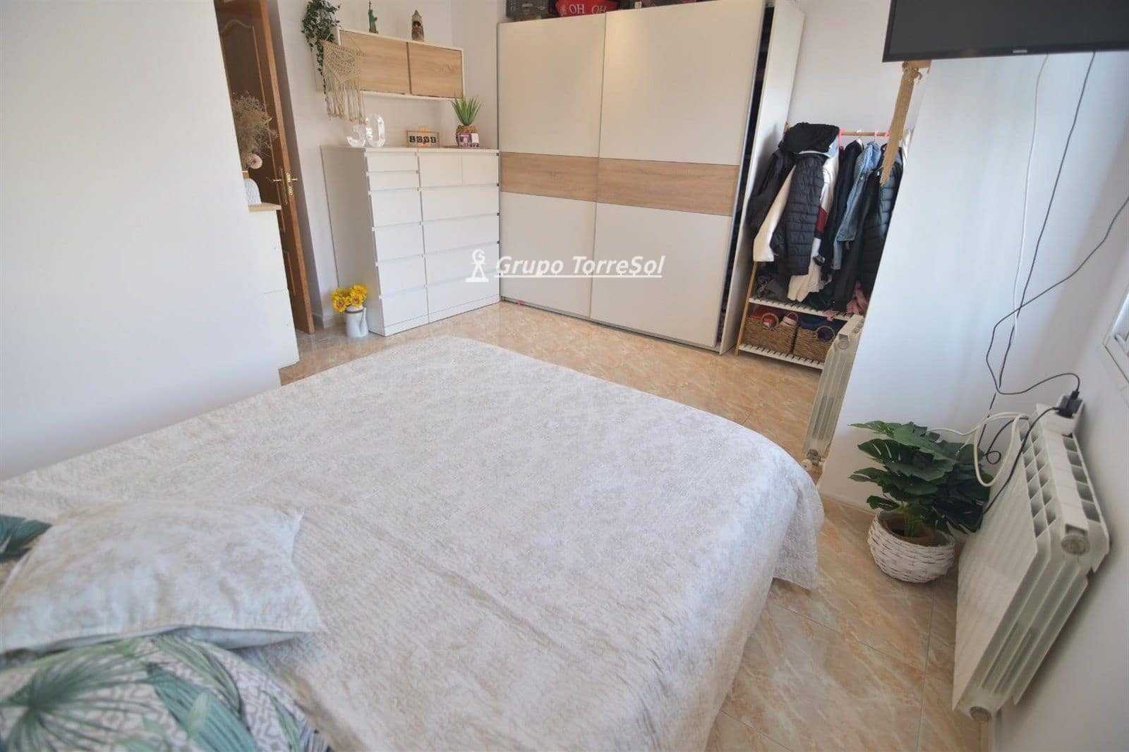 3 bedroom Flat for sale in El Vendrell with pool - € 231,864 (Ref: 9536182)