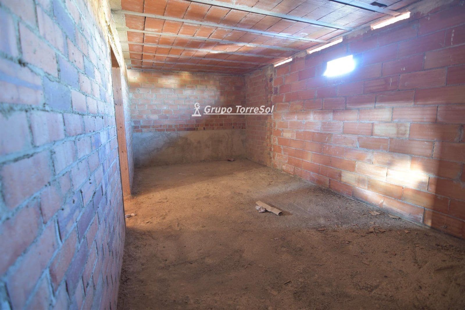 6 soverom Villa til salgs i Albinyana - € 120 000 (Ref: 9536184)