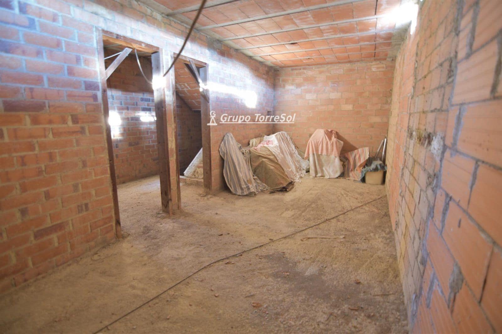 6 soverom Villa til salgs i Albinyana - € 120 000 (Ref: 9536184)