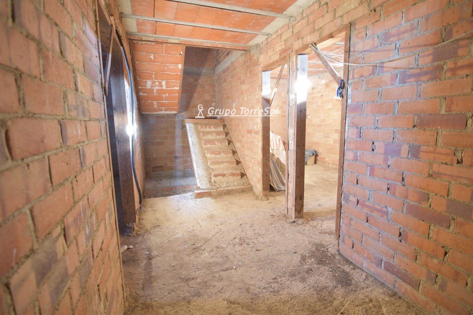 6 soverom Villa til salgs i Albinyana - € 120 000 (Ref: 9536184)