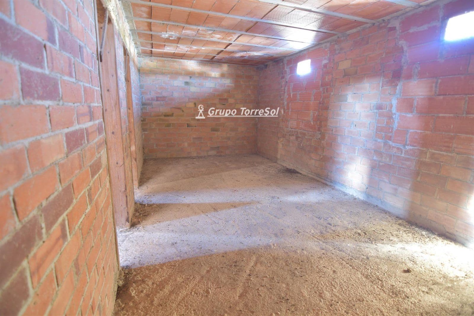 6 soverom Villa til salgs i Albinyana - € 120 000 (Ref: 9536184)